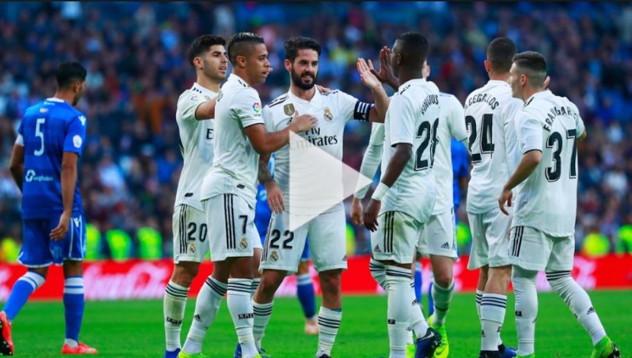 إيسكو مع لاعبي ريال مدريد