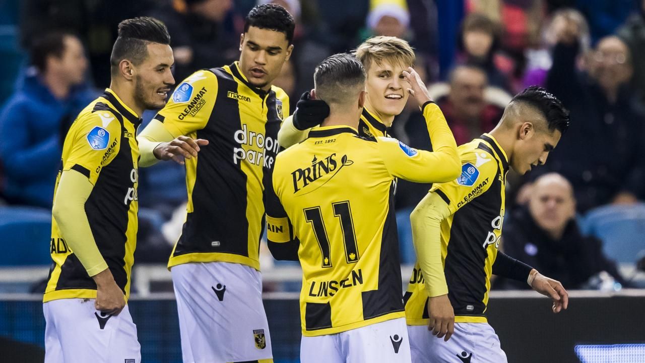 فرحة لاعبي فينلو 