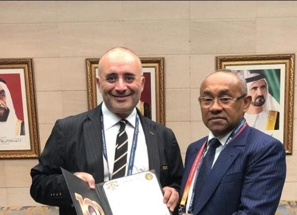 بوشماوي يقدم الدعوة لأحمد أحمد  