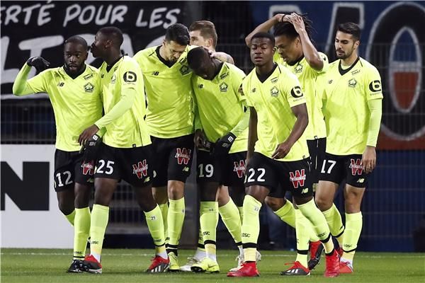 نيكولاس بيبي مع لاعبي ليل