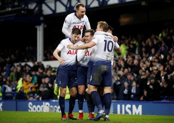 فرحة لاعبي توتنهام 