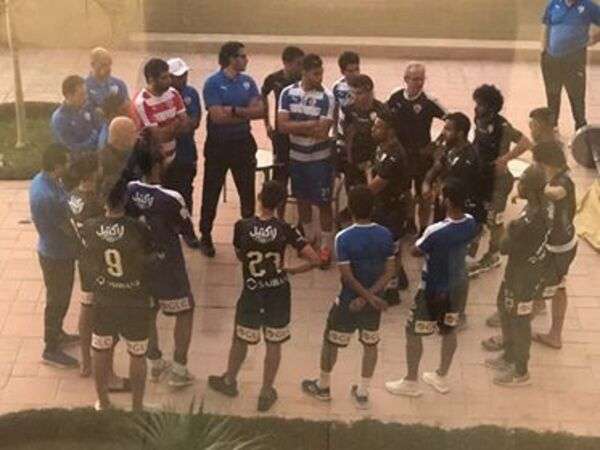 من الاجتماع باللاعبين