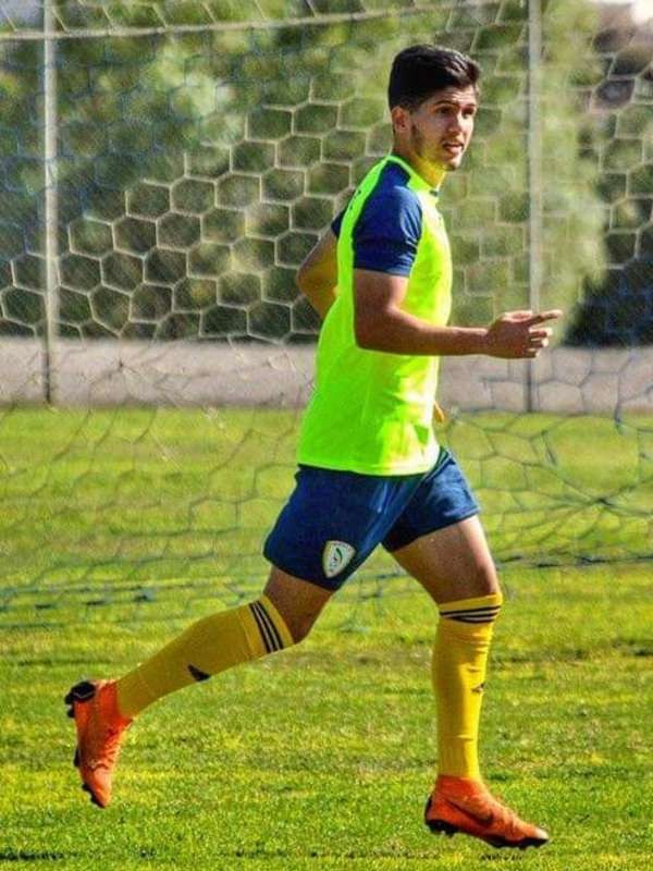 عمر زكري خلال تدريبات نجران