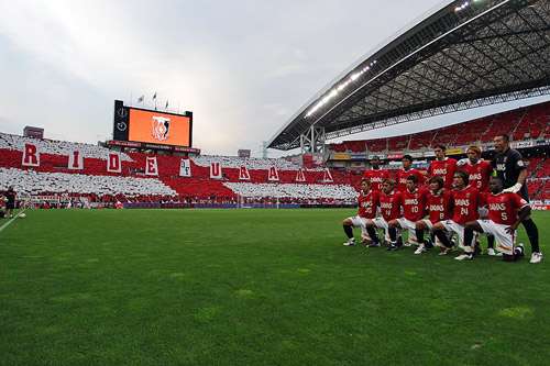 مخالفات وإستفزازات جماهير فريق أوراوا ريد لم تتوقف حتى الآن