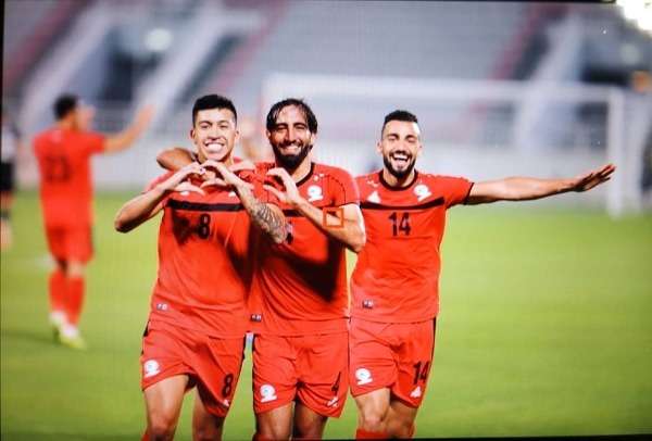 فرحة لاعبي فلسطين بالتعادل مع إيران