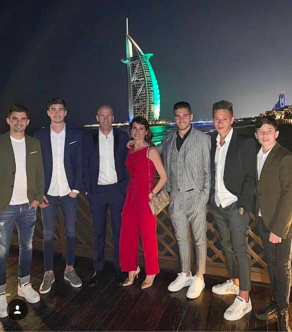 زيدان رفقة عائلته