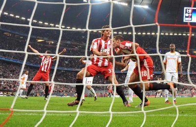 ميروسلاف كلوزا ينطلق فرحاً بعد هدف جميل جداً ومخادع 