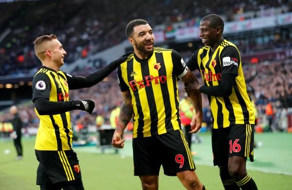 دوكوري مع لاعبي واتفورد