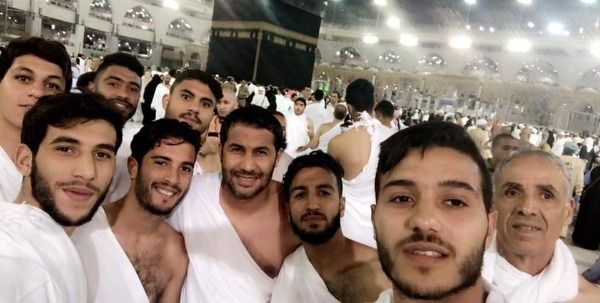 الأولمبي التونسي خلال تأدية مناسك العمرة 