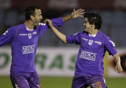 2010-09-17t024827z_01_mnt07_rtridsp_3_soccer-latam_reuters