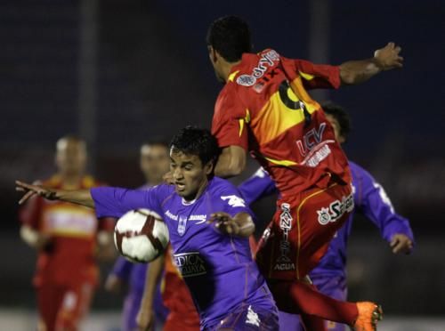 2010-09-17t012550z_01_mnt02_rtridsp_3_soccer-latam_reuters