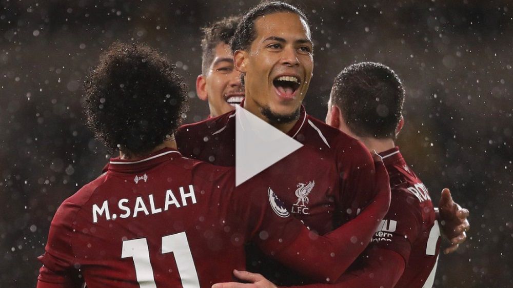 فان دايك مع لاعبي ليفربول