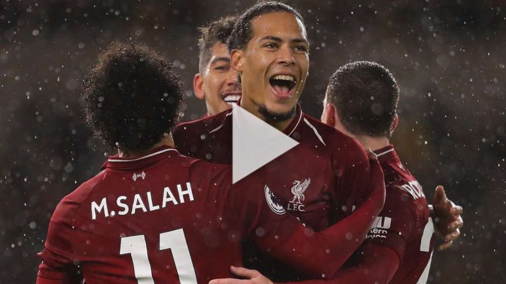 فان دايك مع لاعبي ليفربول