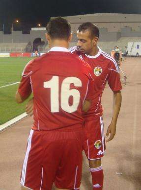  فيصل ابراهيم يسلم شارة الكابتن لحسونة الشيخ