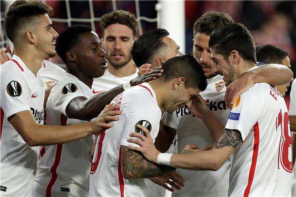 لاعبو إشبيلية 