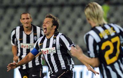 ديل بييرو يحتفل بهدفه أمام ليخ بوزنان