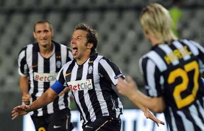 ديل بييرو يحتفل بهدفه أمام ليخ بوزنان