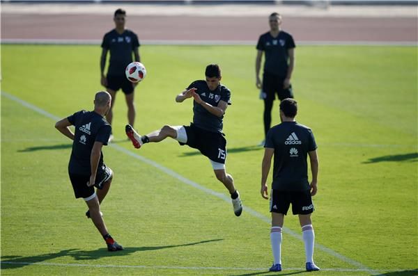 بالاسيوس مع لاعبي ريفر بليت