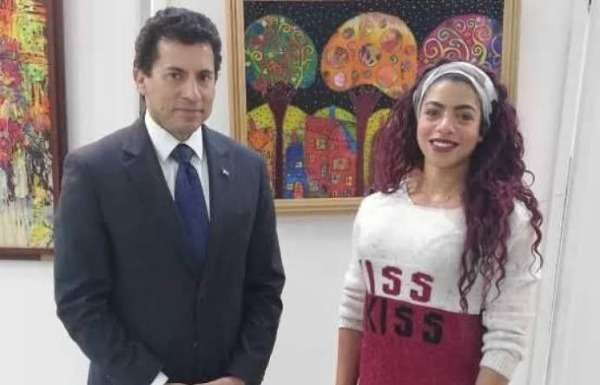 دينا عبد المقصود مع وزير الرياضة المصري