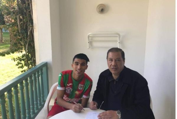 لحظة التوقيع