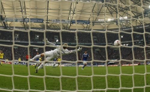 2010-09-19t180909z_01_ina25_rtridsp_3_soccer-germany_reuters