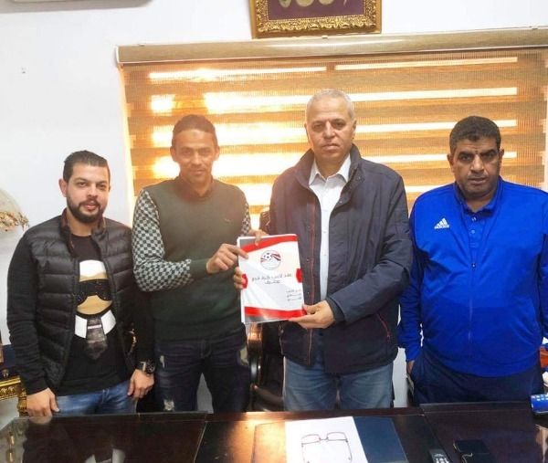 جانب من التوقيع