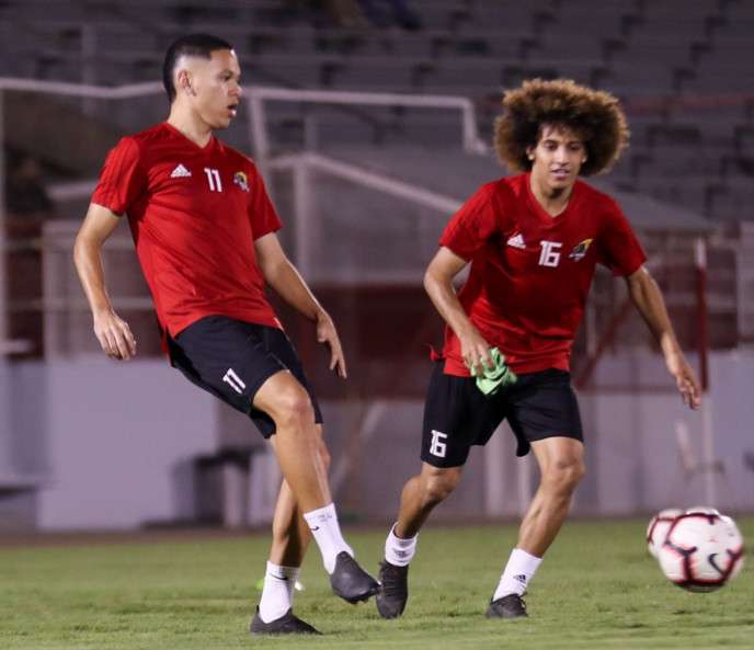 علي النمر (على اليمين)