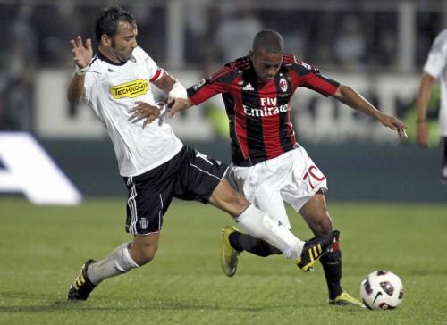 البرازيلي روبينهو في لقاء الفريق أمام تشيزينا