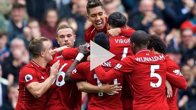 روبرتسون مع لاعبي ليفربول