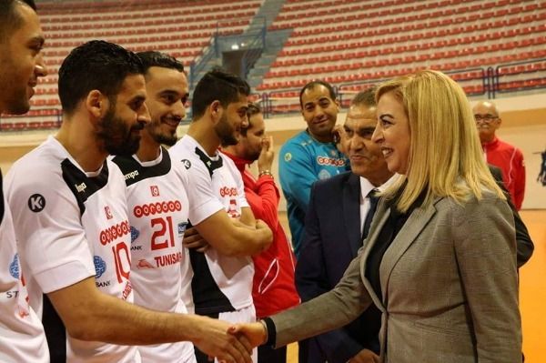 الوزيرة رفقة اللاعبين