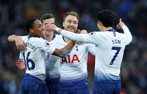 لاعبو توتنهام