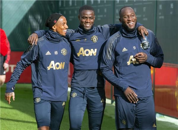 لاعبو مانشستر يونايتد