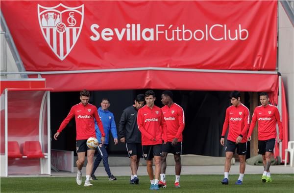 لاعبو إشبيلية