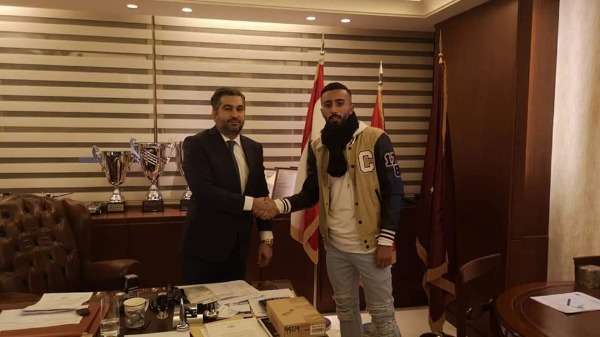 من توقيع اللاعب