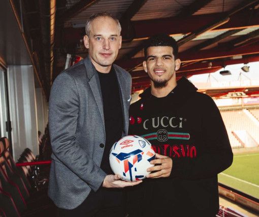 من تقديم اللاعب