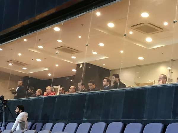 مسؤولو الأهلي وبيراميدز في المقصورة