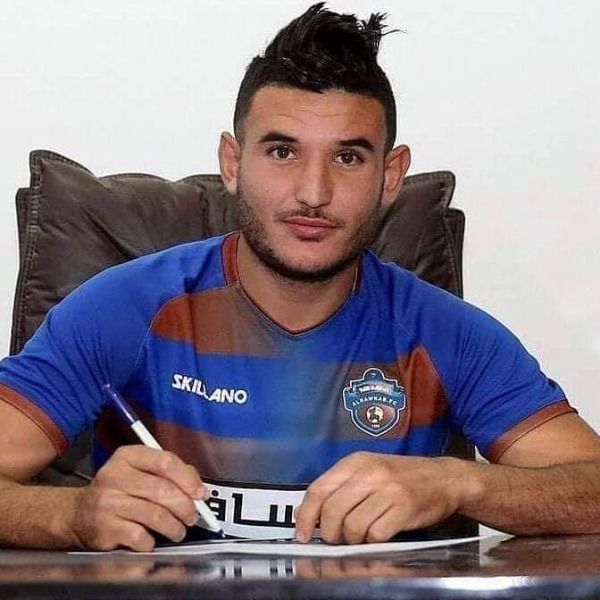 الجبالي يوقع على العقد