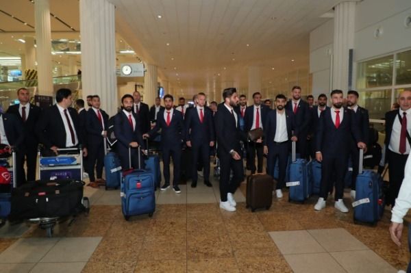 من وصول اللاعبين