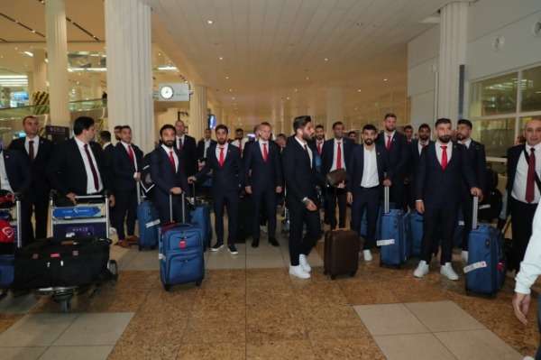 من وصول اللاعبين