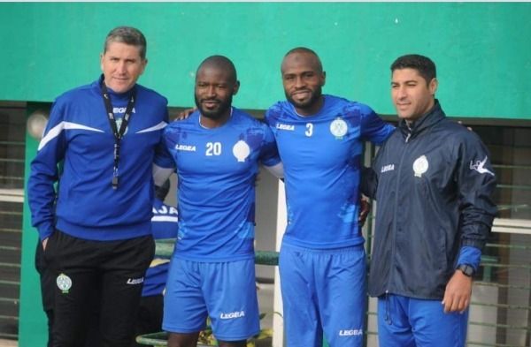 اللاعبان مع المدرب جاريدو