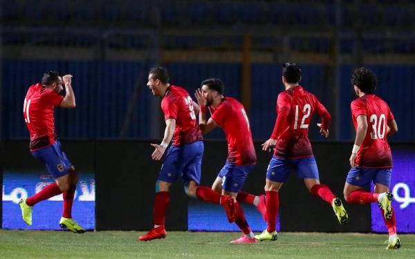 لاعبو الأهلي خلال مواجهة بيراميدز أمس