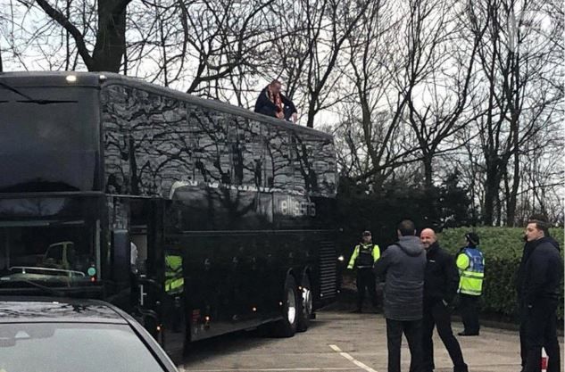 المشجع فوق حافلة آرسنال