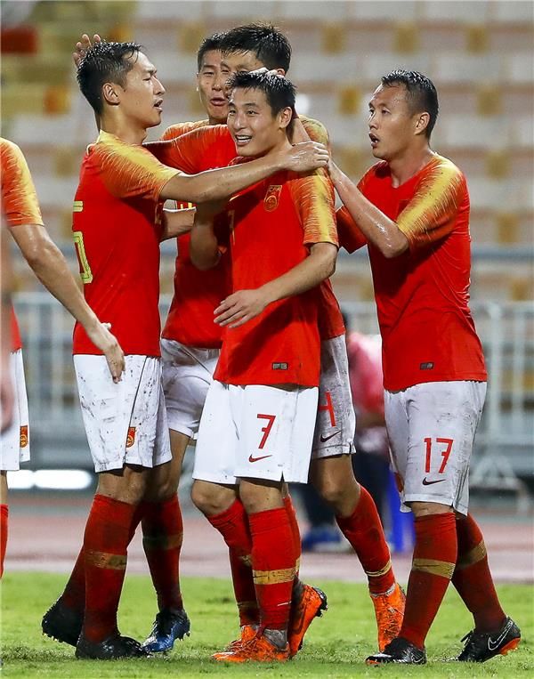 لاعبو منتخب الصين 