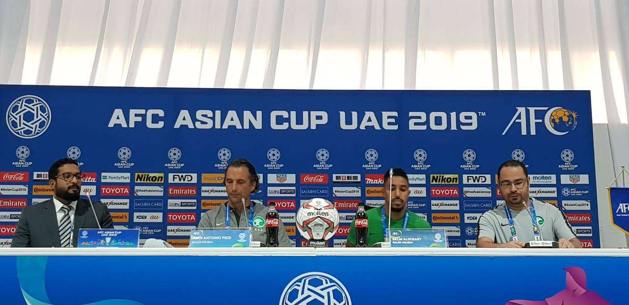 الدوسري بجوار بيتزي