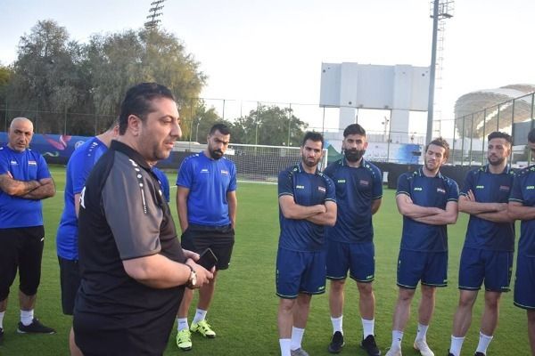 دباس مع اللاعبين