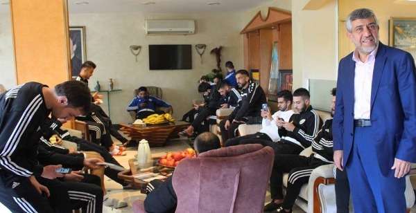 لاعبو شباب الخليل في العقبة