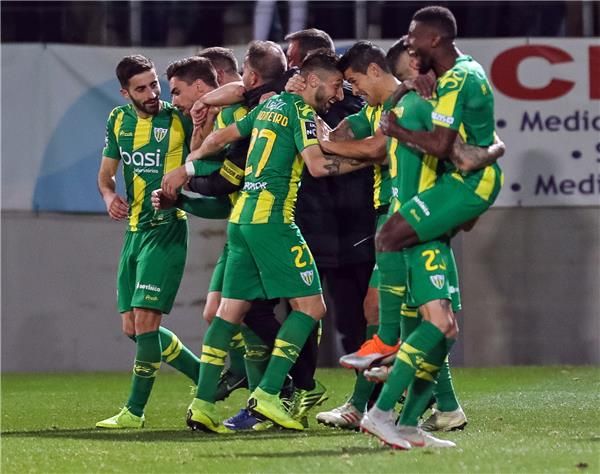 فرحة لاعبي تونديلا