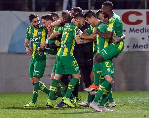 فرحة لاعبي تونديلا