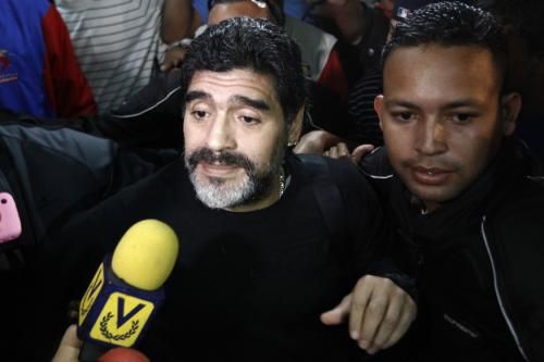 مارادونا اثناء اجراء احد الاحاديث التليفزيونية