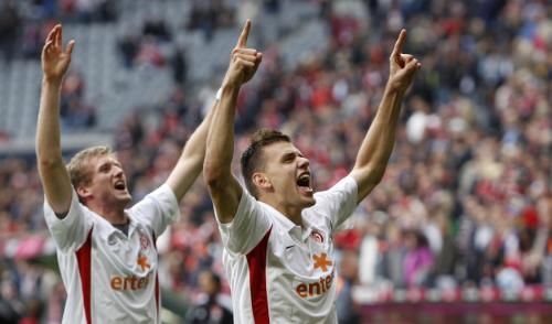 2010-09-25t155114z_01_reh19_rtridsp_3_soccer-germany_reuters